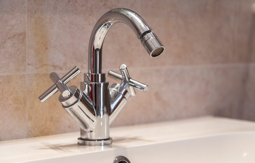 A Step-By-Step Guide To Fixing A Leaking Bathtub Faucet